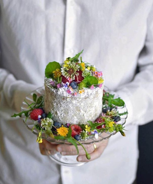 edible flowers on the cake