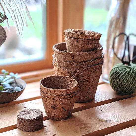 coconut coir pots photo, coconut pots image, eco-friendly coconut fiber pots, biodegradable coconut pots, coconut fiber planting pots